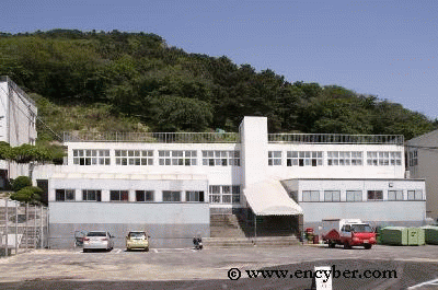 건국고등학교 급식실의 기업로고